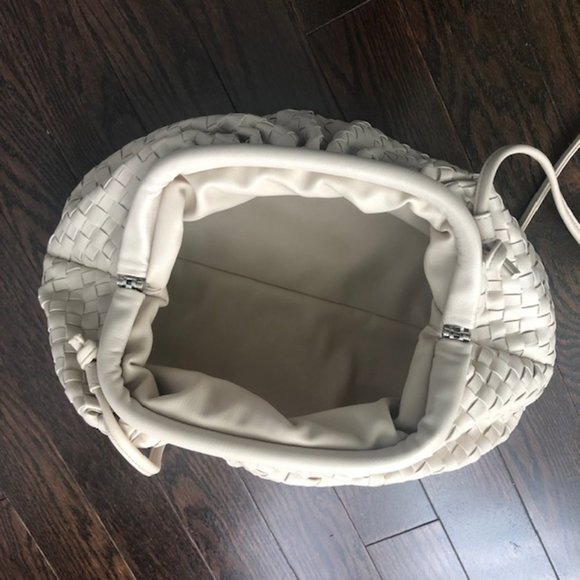 BONE WHITE BASKET WEAVE HANDBAG - Picture 3 of 5